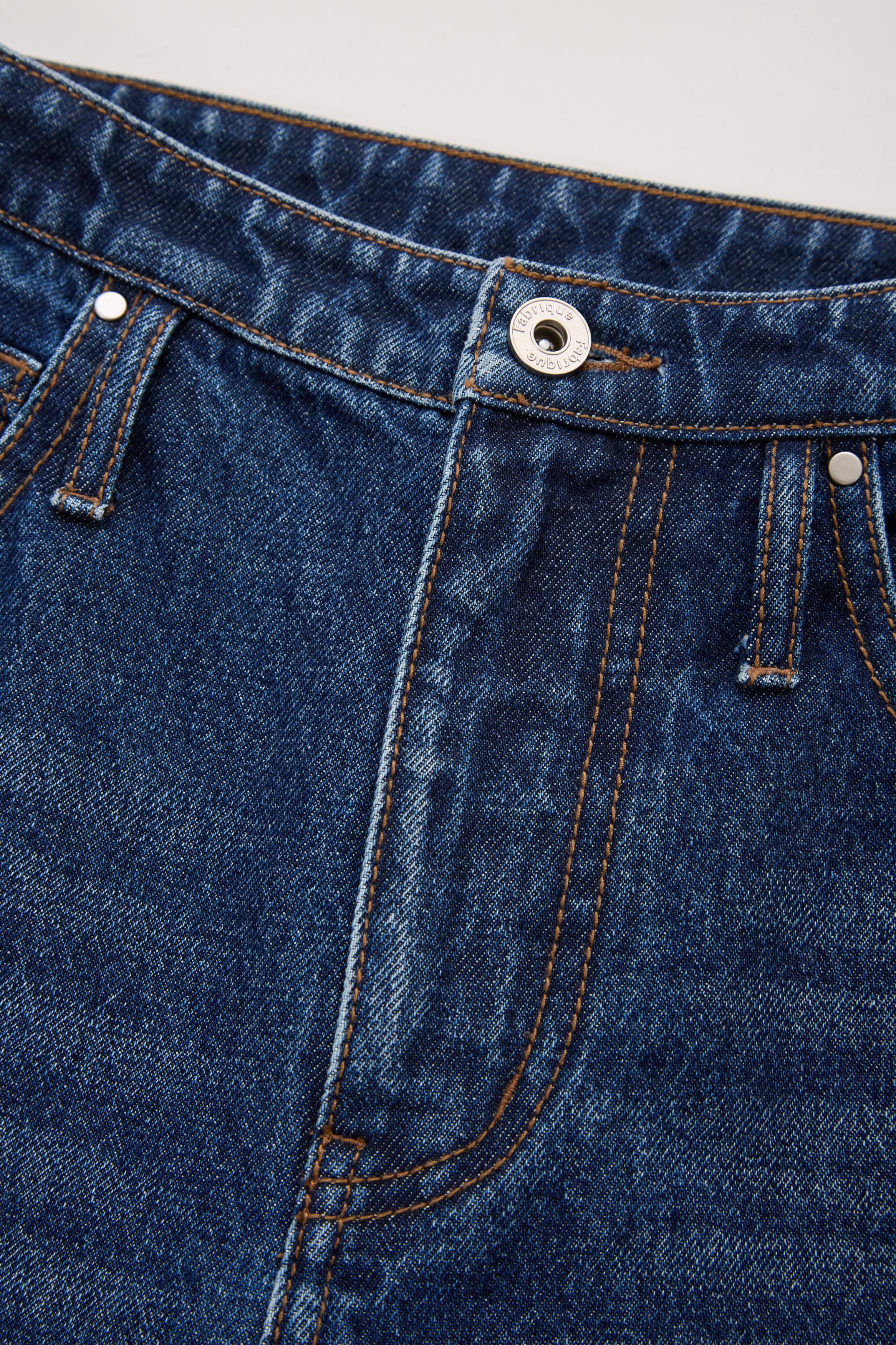 Straight Jeans With Belt
