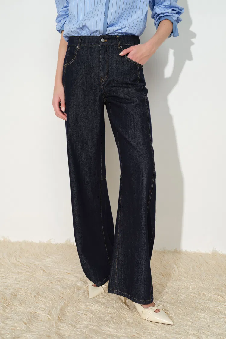 Lark Contrast Stitch Barrel leg Jeans in Cotton Denim