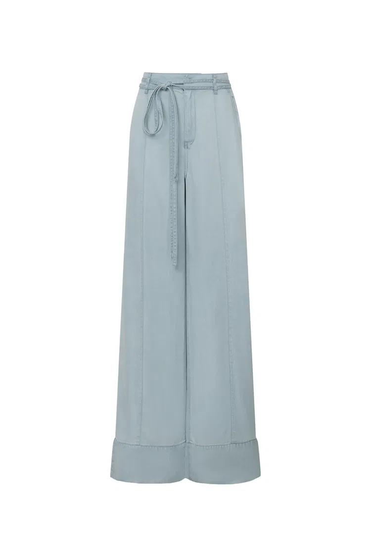 Lucy Light Blue Jeans in Lyocell-Acetate