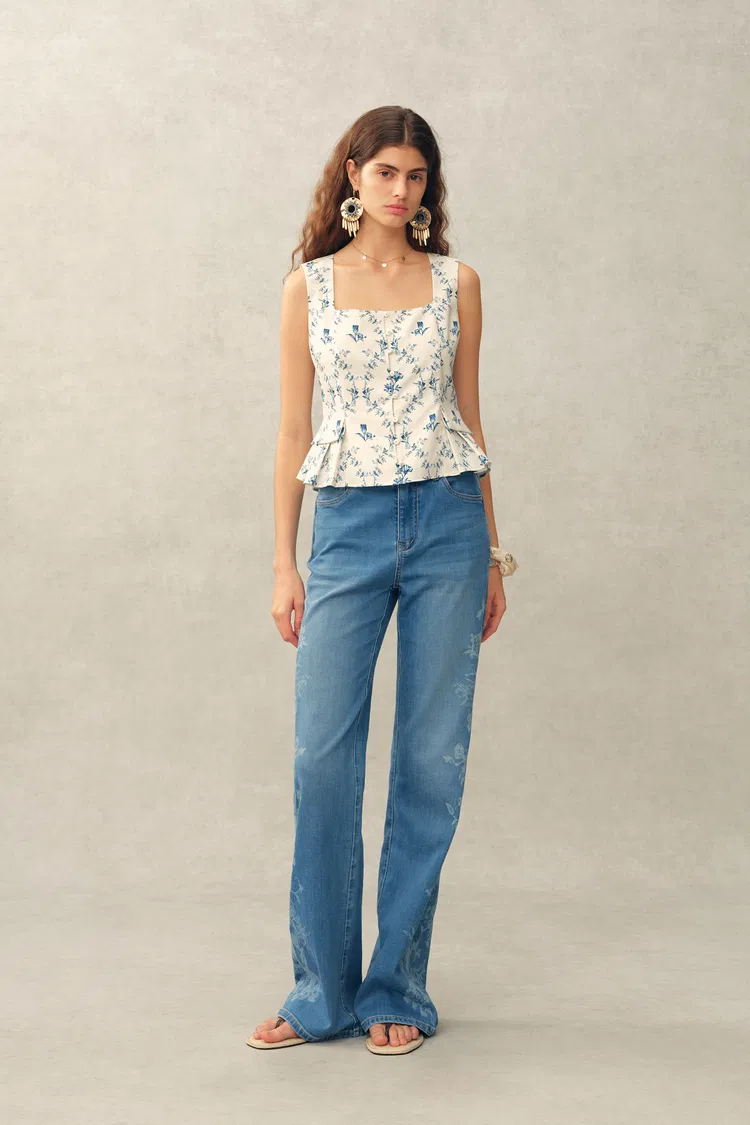 Elara Pleated Floral Square Neck Pearl Button Sleeveless Top in Linen Blend