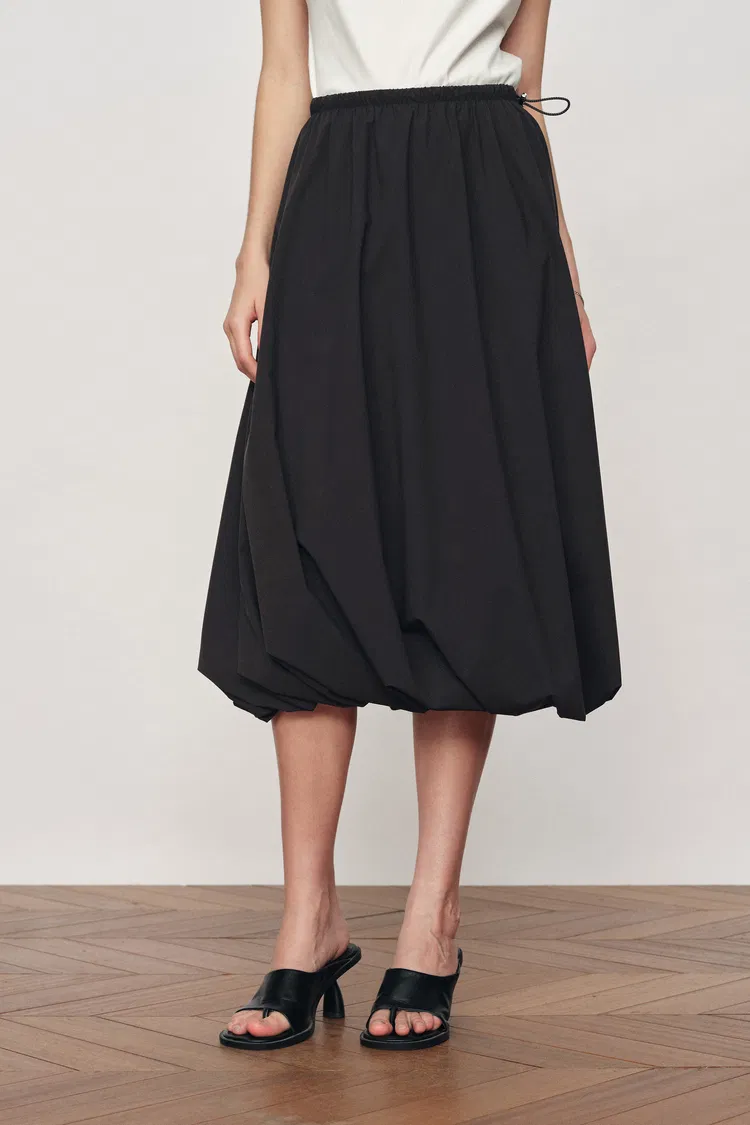Cathy Black Twisted-Seam Bubble Midi Skirt in Lightweigt Blend