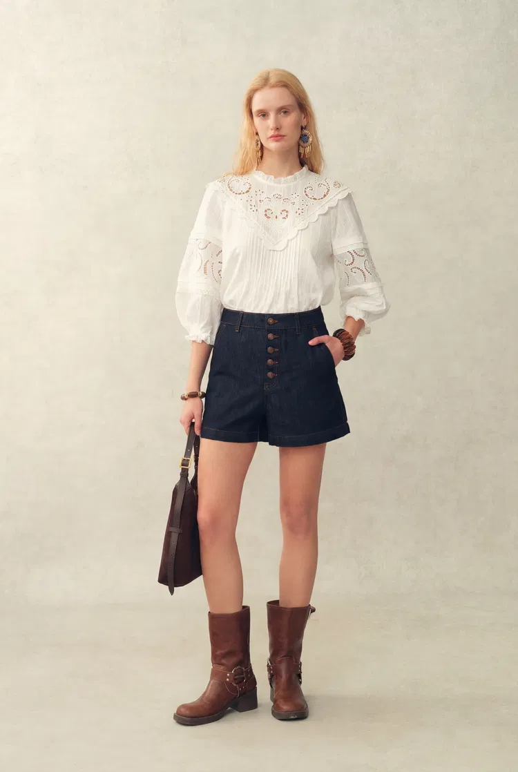 Iris V-Seam Embroidery Puffy Sleeve Blouse in Cotton Jacquard
