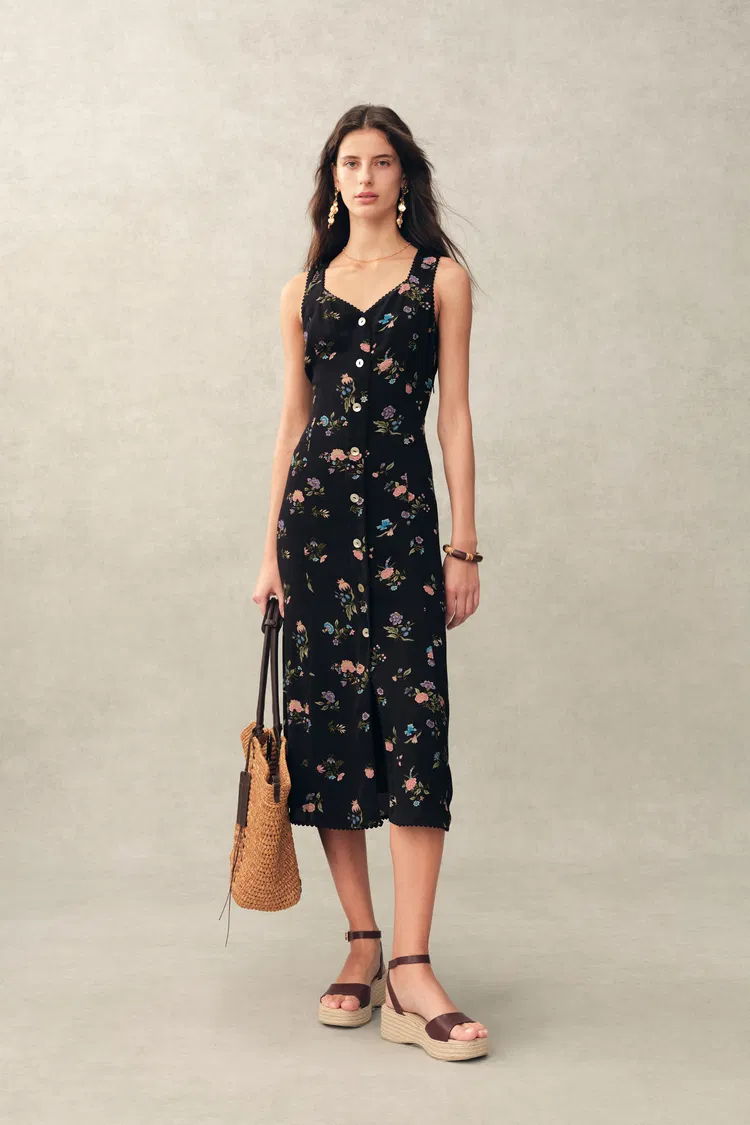 Caro Stitched Floral Scalloped Trim V Neck Cinched Sleeveless Dress in Crinkle Gauze