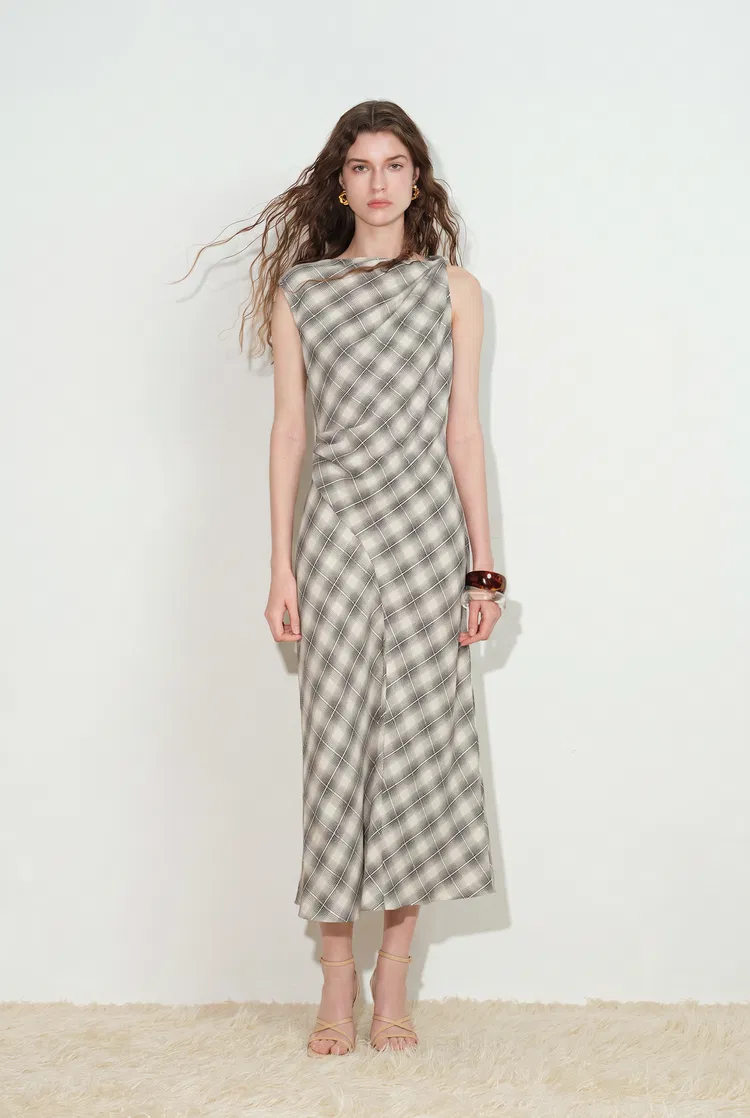 Phea Sculpted Plaid Dress in Seersucker