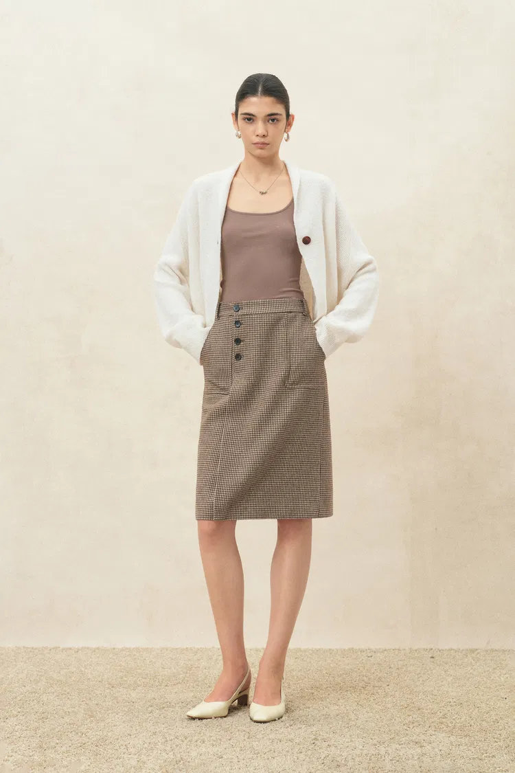 Gracia White One Button Batwing Sleeve Knit Cardigan in Wool Blend